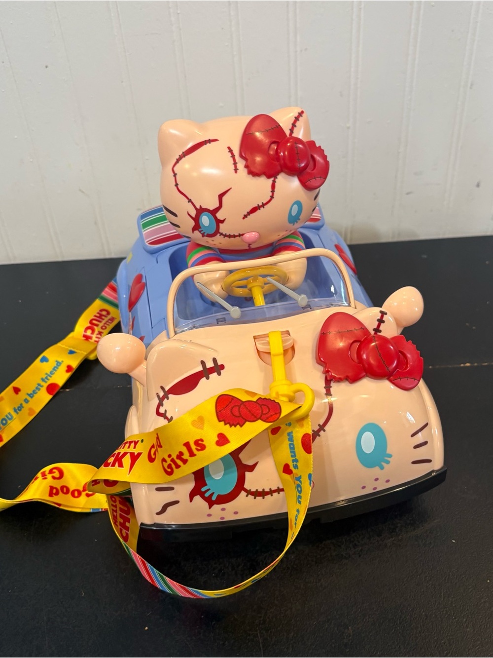 Universal Studios Chucky Hello Kitty
Car Popcorn Bucket Halloween Horror